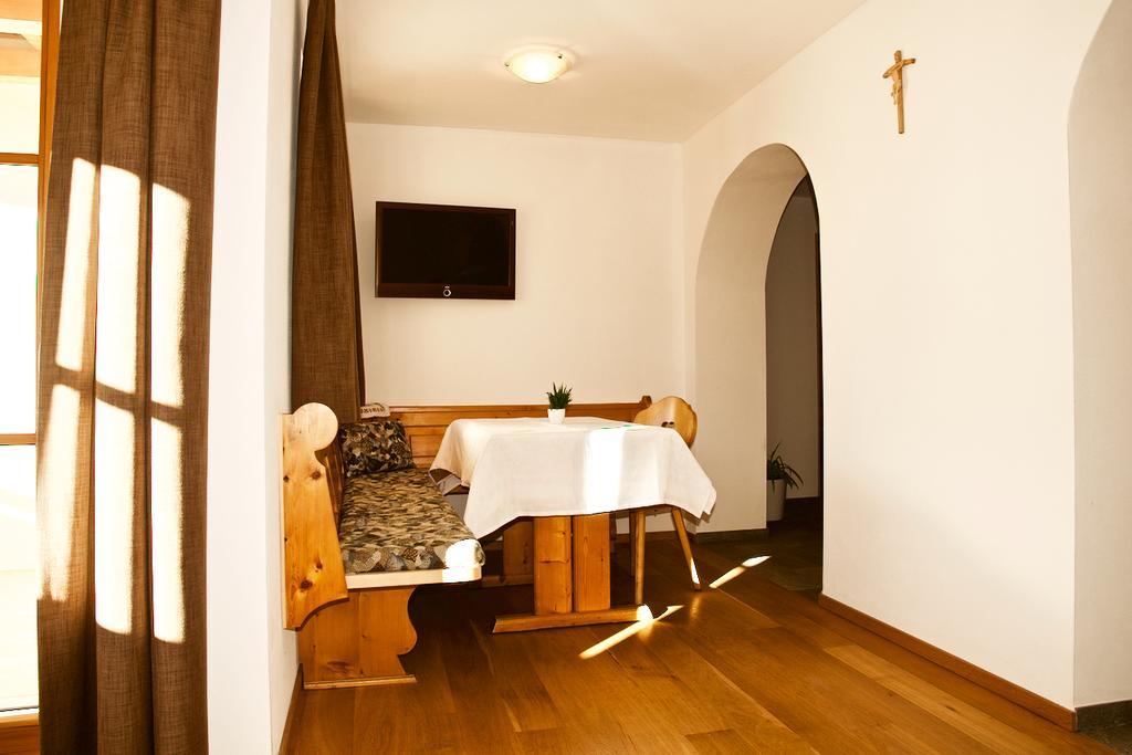 Putzerhof Aparthotel Funes  Exterior photo